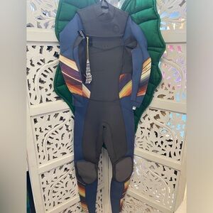 NWT Billabong surf capsule women’s full suit wetsuit chest zip. Size 2